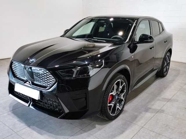 BMW iX2 xDrive30 color Negro. Año 2025. 230KW(313CV). Eléctrico. En concesionario Quadis Munich (Manresa) de Barcelona