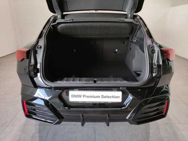 BMW iX2 xDrive30 color Negro. Año 2025. 230KW(313CV). Eléctrico. En concesionario Quadis Munich (Manresa) de Barcelona