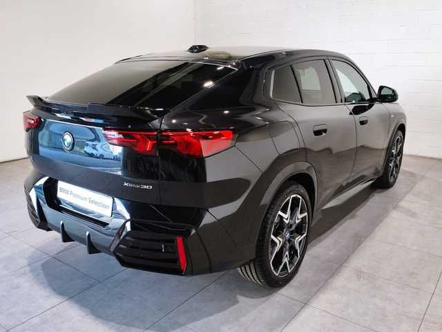 BMW iX2 xDrive30 color Negro. Año 2025. 230KW(313CV). Eléctrico. En concesionario Quadis Munich (Manresa) de Barcelona