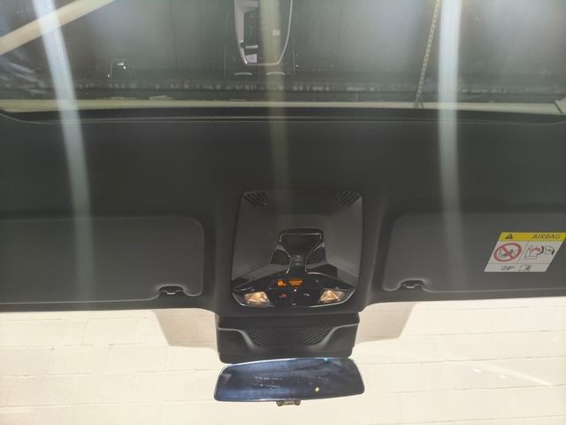 BMW iX1 eDrive20 color Negro. Año 2024. 150KW(204CV). Eléctrico. En concesionario Quadis Munich (Terrassa) de Barcelona