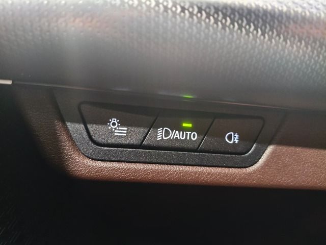 BMW iX1 eDrive20 color Negro. Año 2024. 150KW(204CV). Eléctrico. En concesionario Quadis Munich (Terrassa) de Barcelona