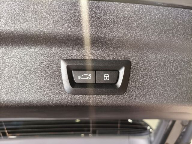 BMW iX1 eDrive20 color Negro. Año 2024. 150KW(204CV). Eléctrico. En concesionario Quadis Munich (Terrassa) de Barcelona