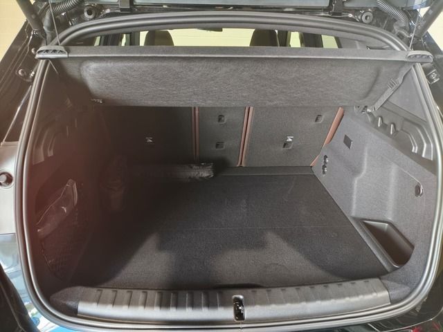 BMW iX1 eDrive20 color Negro. Año 2024. 150KW(204CV). Eléctrico. En concesionario Quadis Munich (Terrassa) de Barcelona