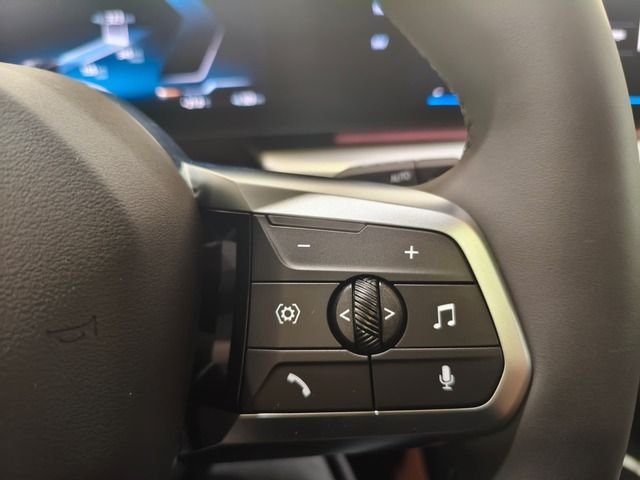 BMW iX1 eDrive20 color Negro. Año 2024. 150KW(204CV). Eléctrico. En concesionario Quadis Munich (Terrassa) de Barcelona