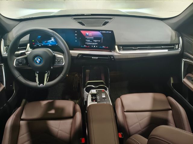 BMW iX1 eDrive20 color Negro. Año 2024. 150KW(204CV). Eléctrico. En concesionario Quadis Munich (Terrassa) de Barcelona