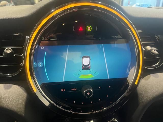 fotoG 16 del MINI MINI 5 Puertas Cooper 100 kW (136 CV) 136cv Gasolina del 2023 en Barcelona