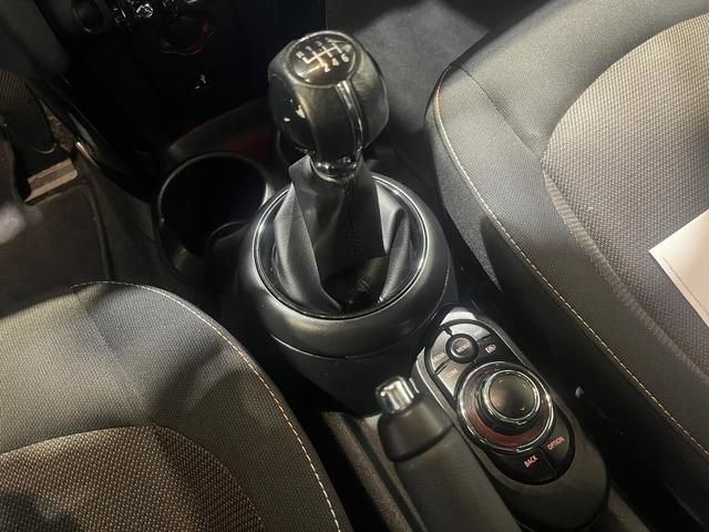 fotoG 15 del MINI MINI 5 Puertas Cooper 100 kW (136 CV) 136cv Gasolina del 2023 en Barcelona