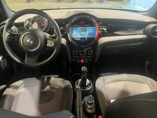 fotoG 10 del MINI MINI 5 Puertas Cooper 100 kW (136 CV) 136cv Gasolina del 2023 en Barcelona