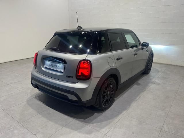 fotoG 3 del MINI MINI 5 Puertas Cooper 100 kW (136 CV) 136cv Gasolina del 2023 en Barcelona