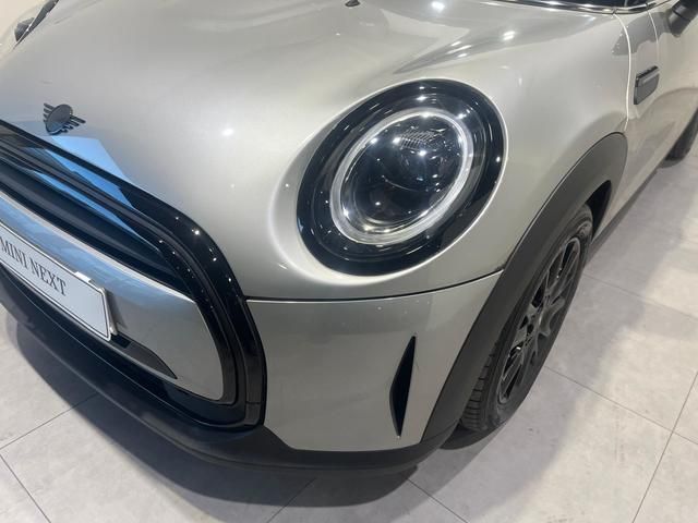 fotoG 5 del MINI MINI 5 Puertas Cooper 100 kW (136 CV) 136cv Gasolina del 2023 en Barcelona