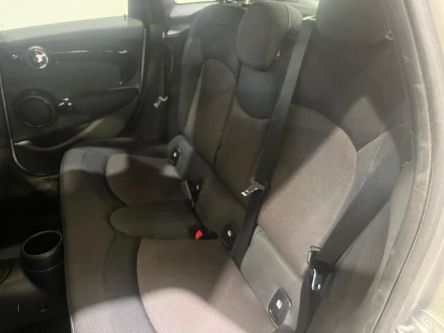 fotoG 8 del MINI MINI 5 Puertas Cooper 100 kW (136 CV) 136cv Gasolina del 2023 en Barcelona