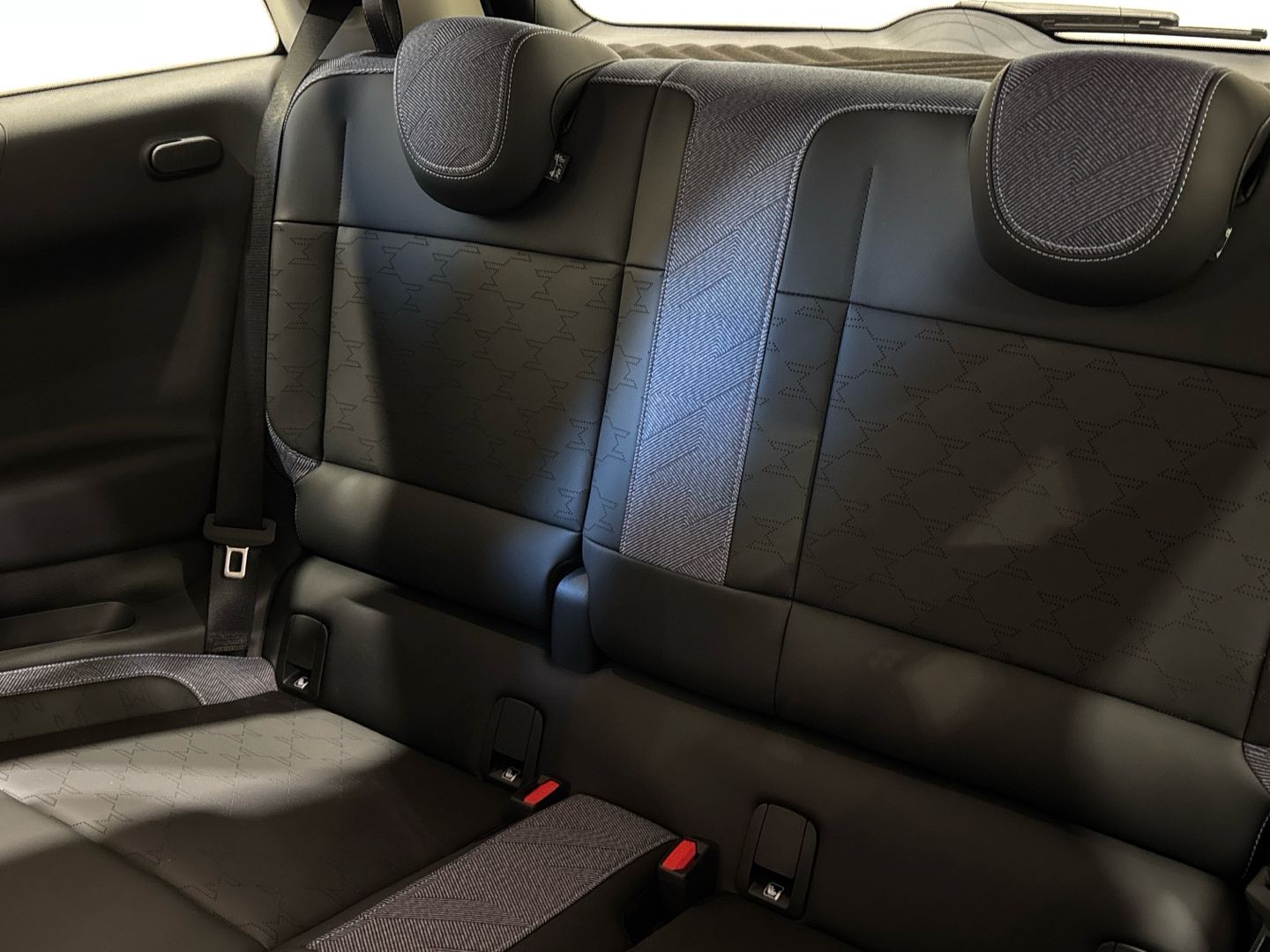 fotoG 10 del MINI MINI Cooper E 135 kW (184 CV) 184cv Eléctrico del 2025 en Barcelona