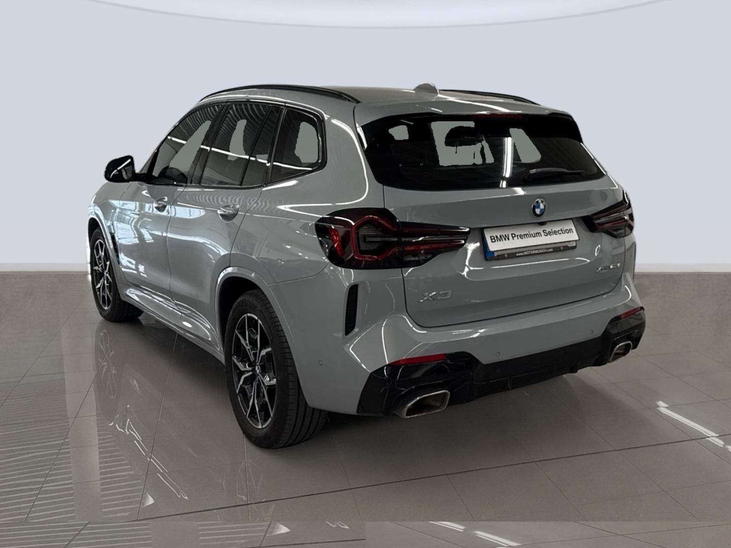 Fotos de BMW X3 xDrive20d color Gris. Año 2023. 140KW(190CV). Diésel. En concesionario Quadis Munich - Terrassa de Barcelona