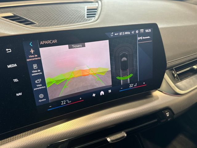 BMW iX1 xDrive30 color Negro. Año 2024. 230KW(313CV). Eléctrico. En concesionario Quadis Munich (Terrassa) de Barcelona