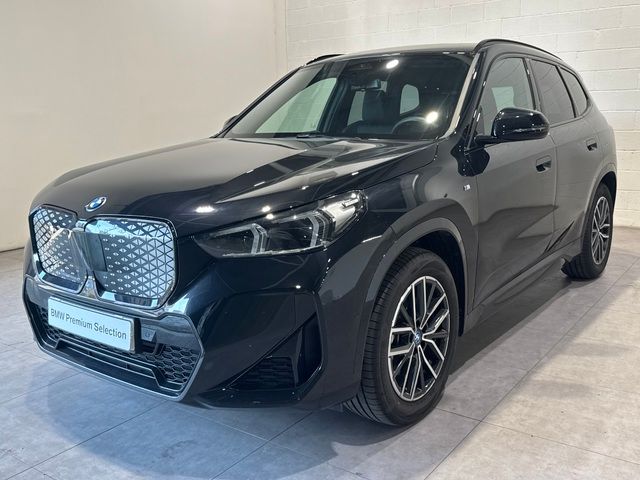 Fotos de BMW iX1 xDrive30 color Negro. Año 2024. 230KW(313CV). Eléctrico. En concesionario Quadis Munich (Terrassa) de Barcelona