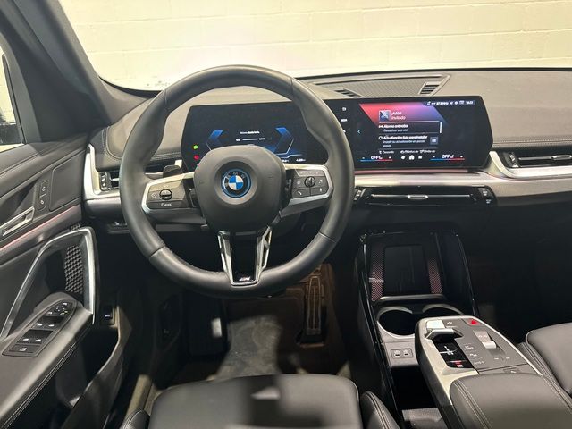 BMW iX1 xDrive30 color Negro. Año 2024. 230KW(313CV). Eléctrico. En concesionario Quadis Munich (Terrassa) de Barcelona