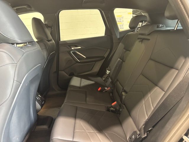 BMW iX1 xDrive30 color Negro. Año 2024. 230KW(313CV). Eléctrico. En concesionario Quadis Munich (Terrassa) de Barcelona