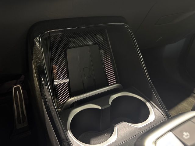 BMW iX1 xDrive30 color Negro. Año 2024. 230KW(313CV). Eléctrico. En concesionario Quadis Munich (Terrassa) de Barcelona