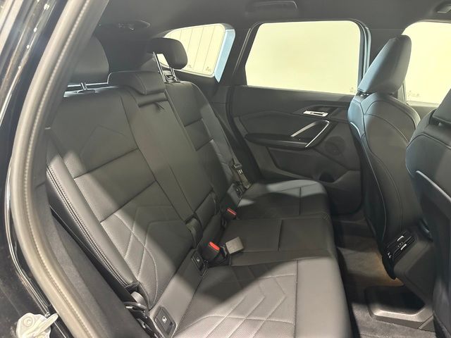 BMW iX1 xDrive30 color Negro. Año 2024. 230KW(313CV). Eléctrico. En concesionario Quadis Munich (Terrassa) de Barcelona