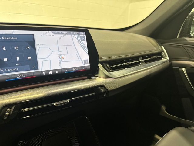 BMW iX1 xDrive30 color Negro. Año 2024. 230KW(313CV). Eléctrico. En concesionario Quadis Munich (Terrassa) de Barcelona