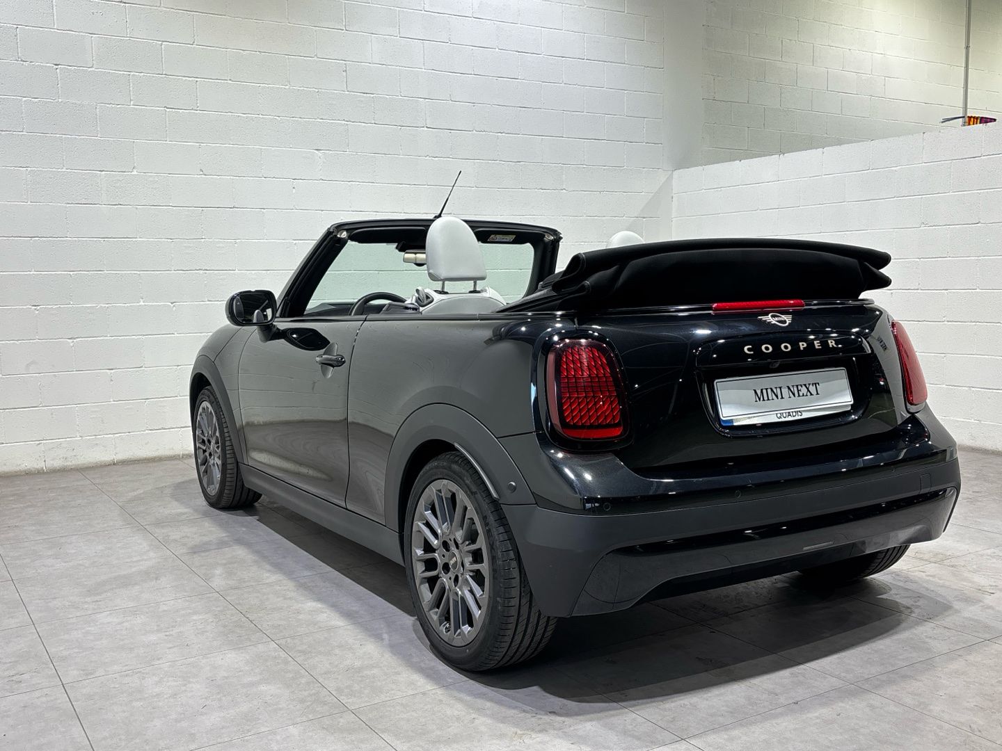 fotoG 23 del MINI MINI Cooper Cabrio C 120 kW (163 CV) 163cv Gasolina del 2025 en Barcelona