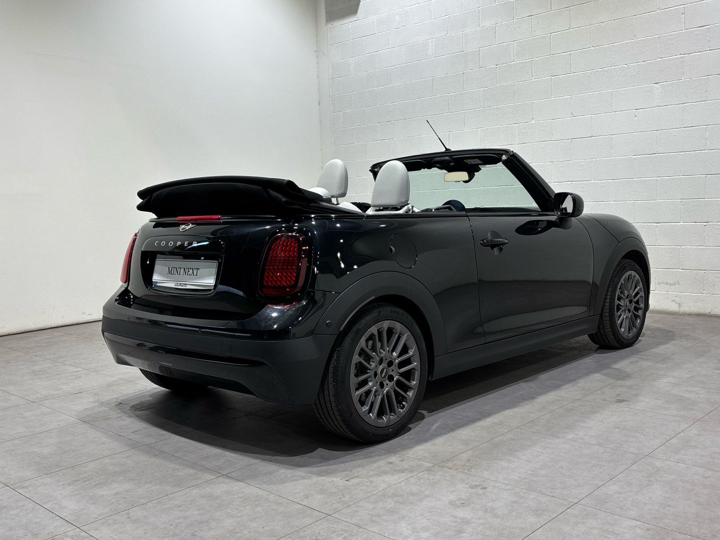 fotoG 10 del MINI MINI Cooper Cabrio C 120 kW (163 CV) 163cv Gasolina del 2025 en Barcelona