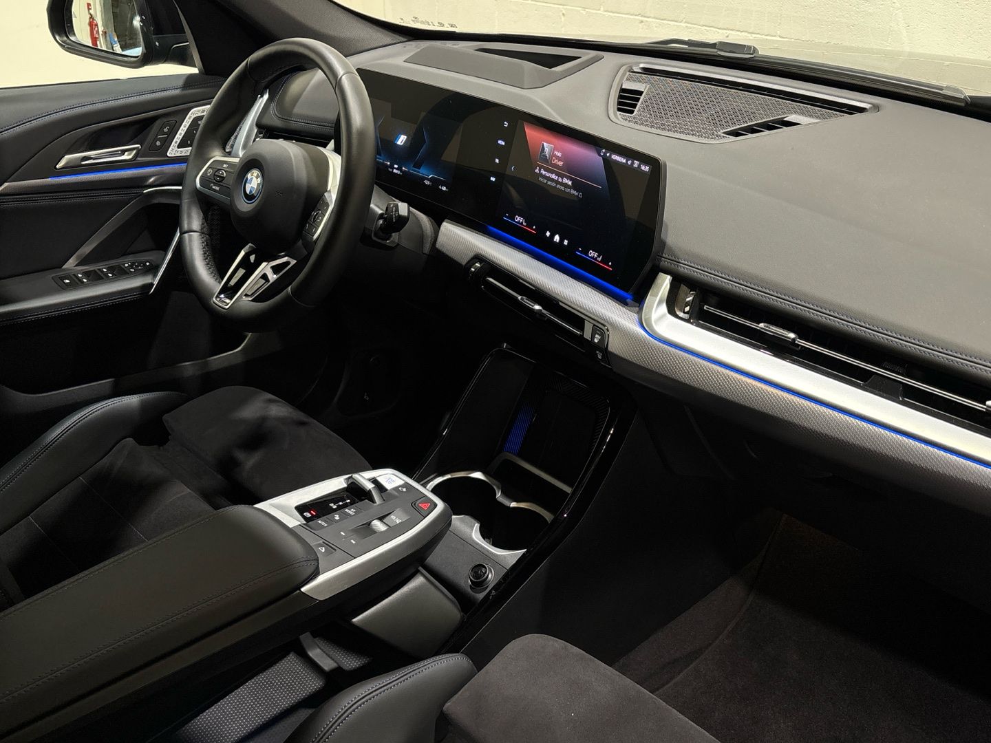 BMW iX1 eDrive20 color Negro. Año 2025. 150KW(204CV). Eléctrico. En concesionario Quadis Munich - Terrassa de Barcelona