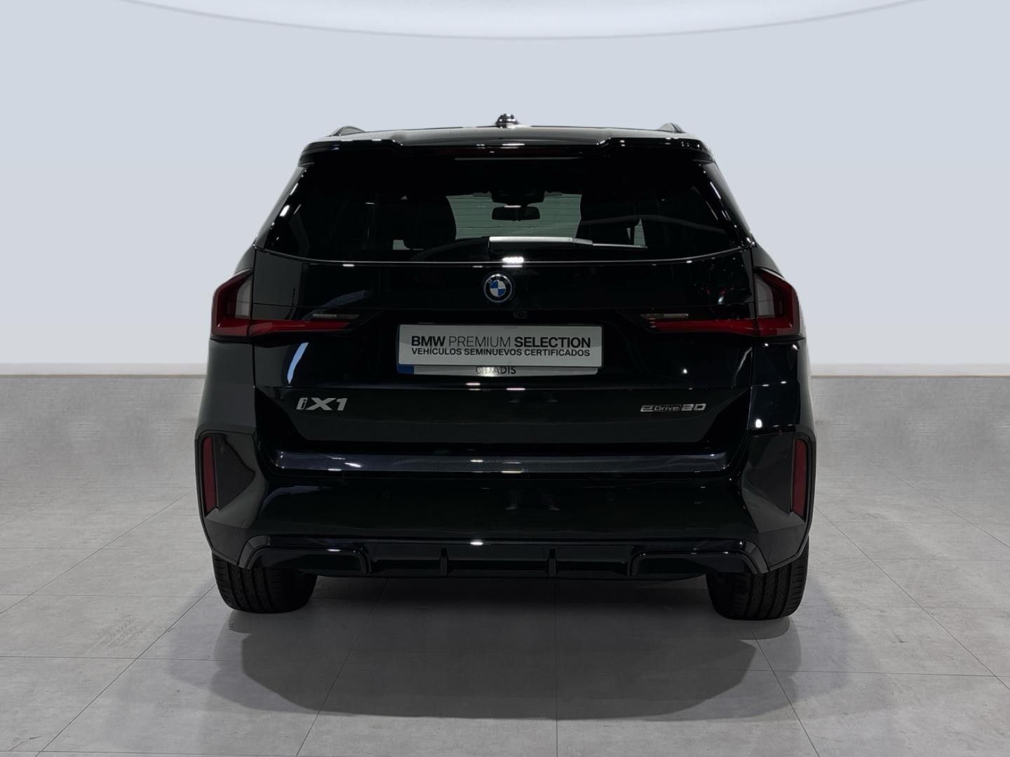 BMW iX1 eDrive20 color Negro. Año 2025. 150KW(204CV). Eléctrico. En concesionario Quadis Munich - Terrassa de Barcelona