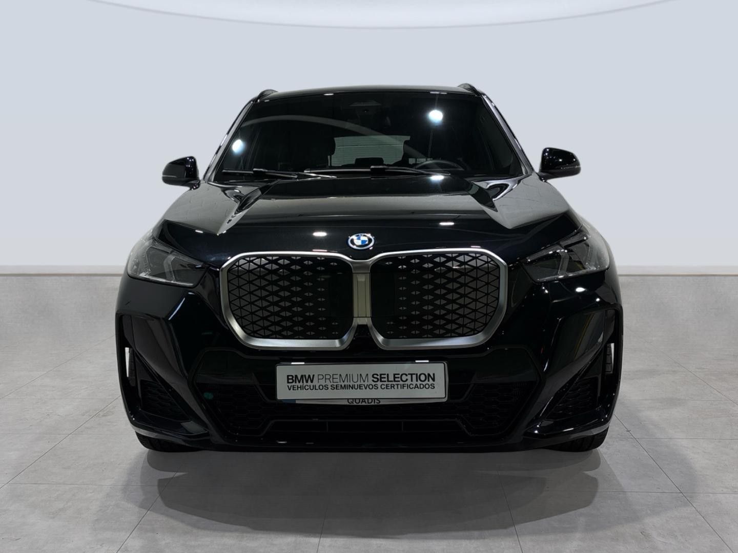 BMW iX1 eDrive20 color Negro. Año 2025. 150KW(204CV). Eléctrico. En concesionario Quadis Munich - Terrassa de Barcelona