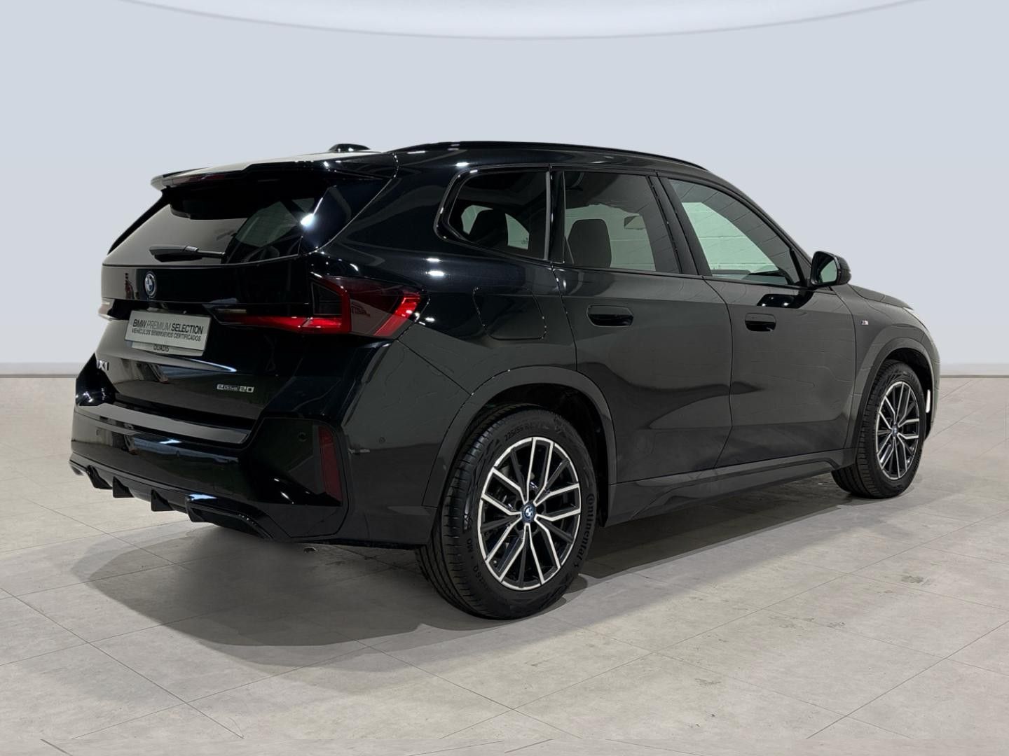 BMW iX1 eDrive20 color Negro. Año 2025. 150KW(204CV). Eléctrico. En concesionario Quadis Munich - Terrassa de Barcelona