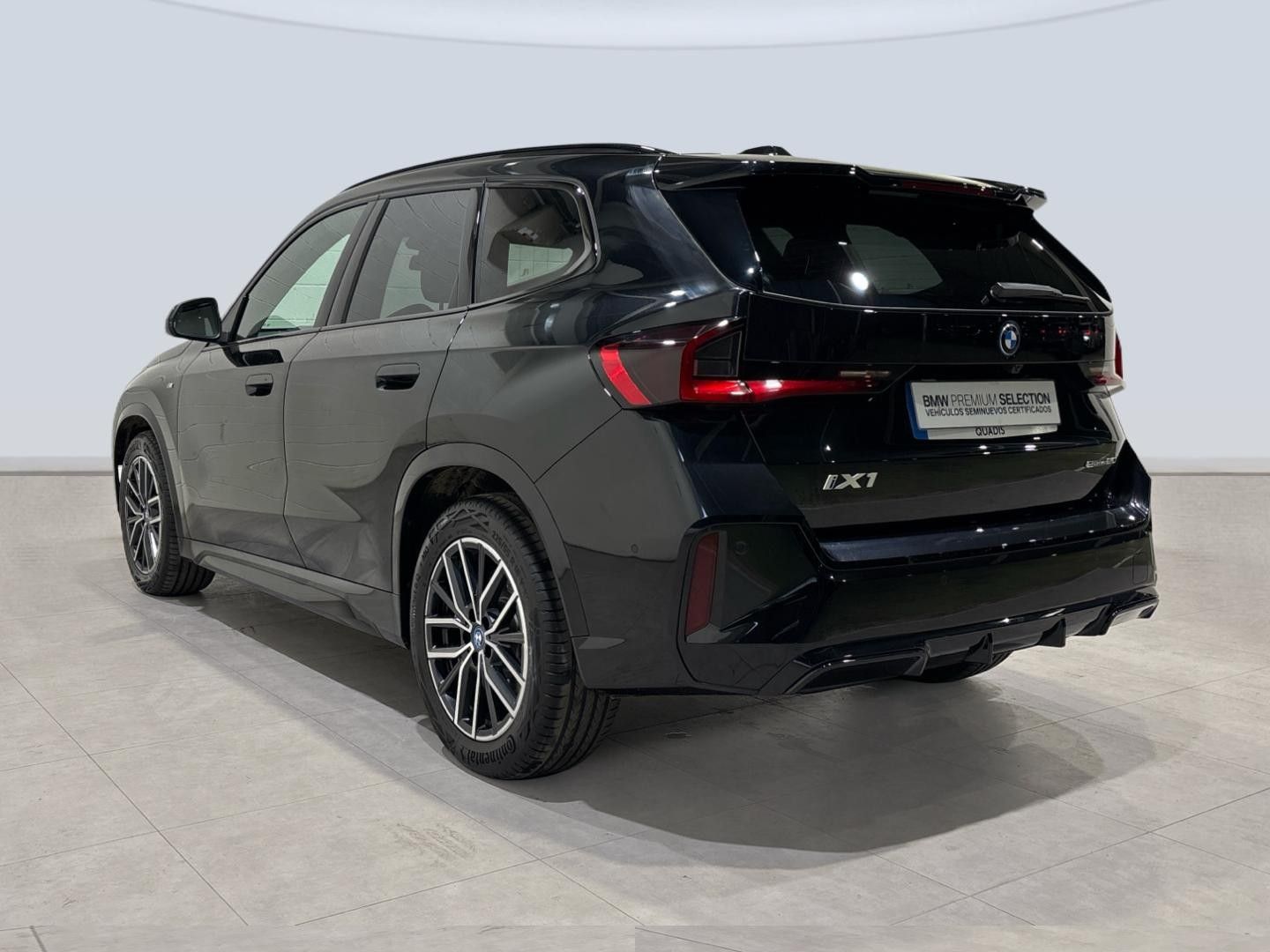 BMW iX1 eDrive20 color Negro. Año 2025. 150KW(204CV). Eléctrico. En concesionario Quadis Munich - Terrassa de Barcelona