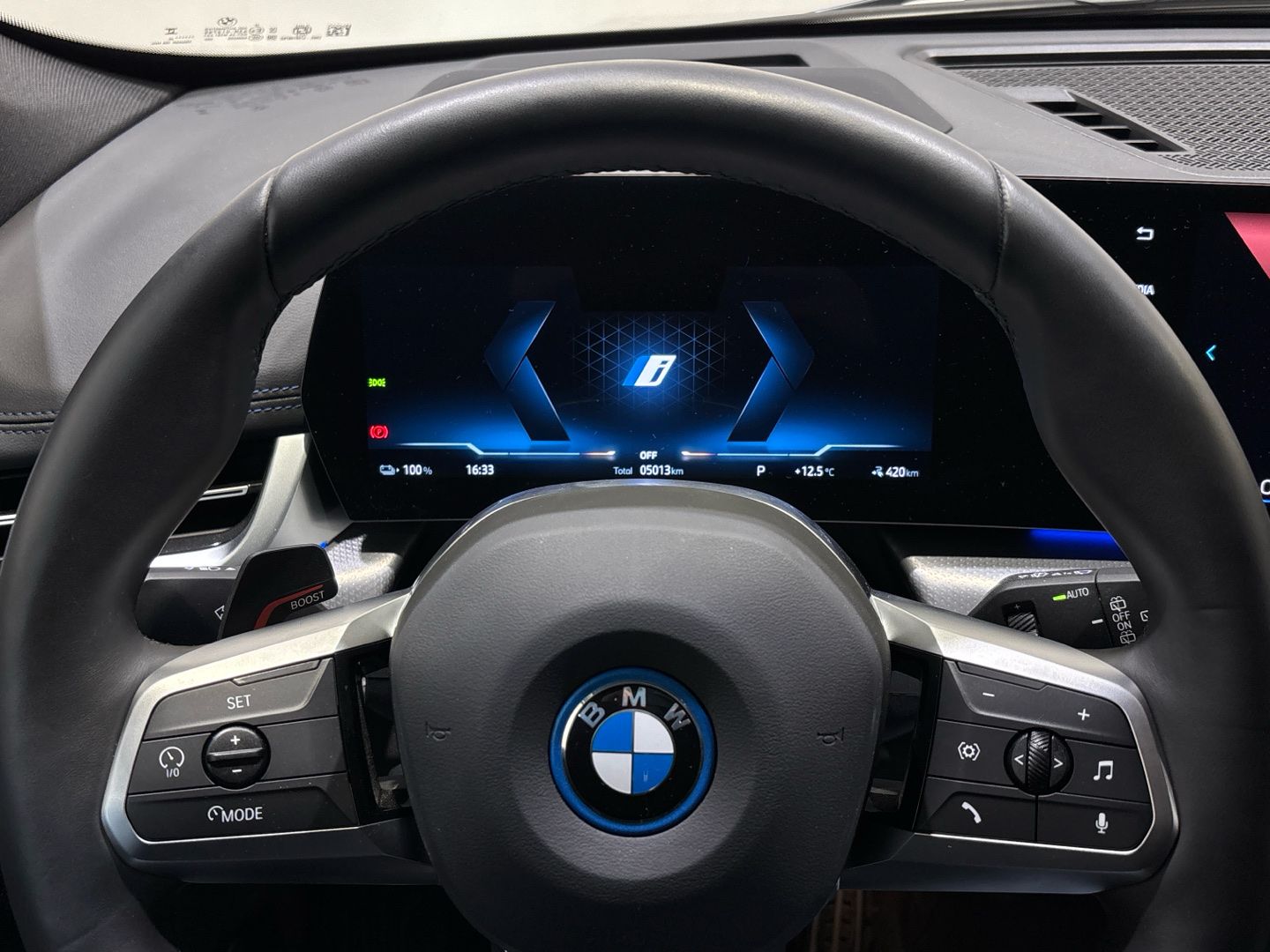 BMW iX1 eDrive20 color Negro. Año 2025. 150KW(204CV). Eléctrico. En concesionario Quadis Munich - Terrassa de Barcelona