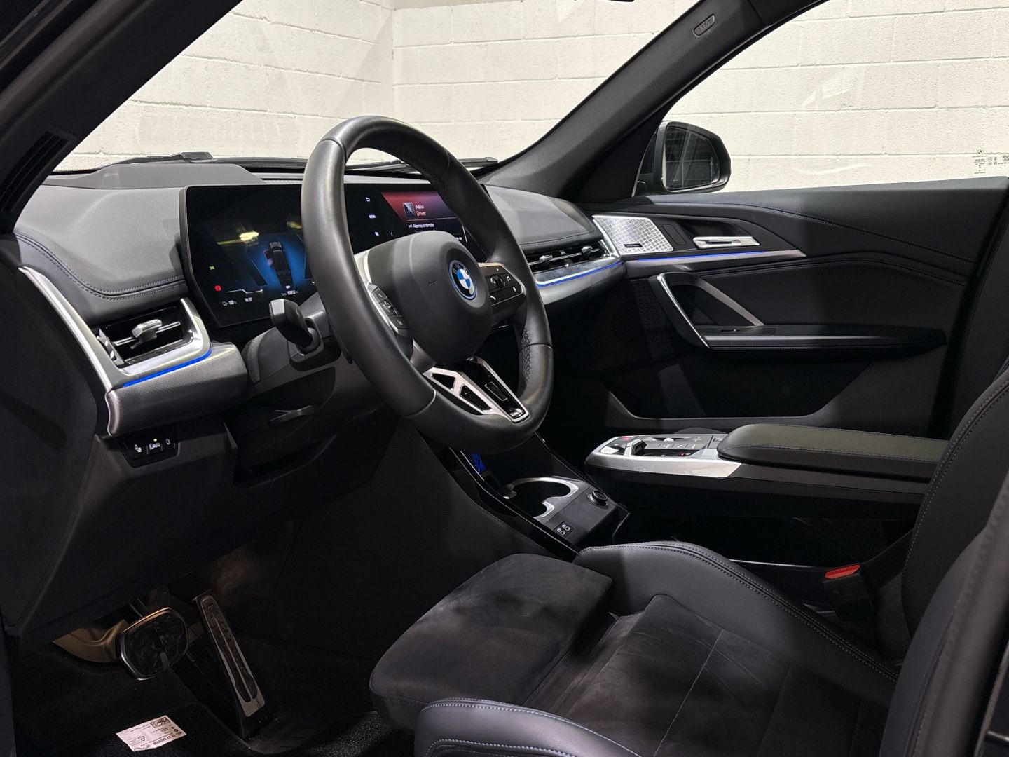 BMW iX1 eDrive20 color Negro. Año 2025. 150KW(204CV). Eléctrico. En concesionario Quadis Munich - Terrassa de Barcelona
