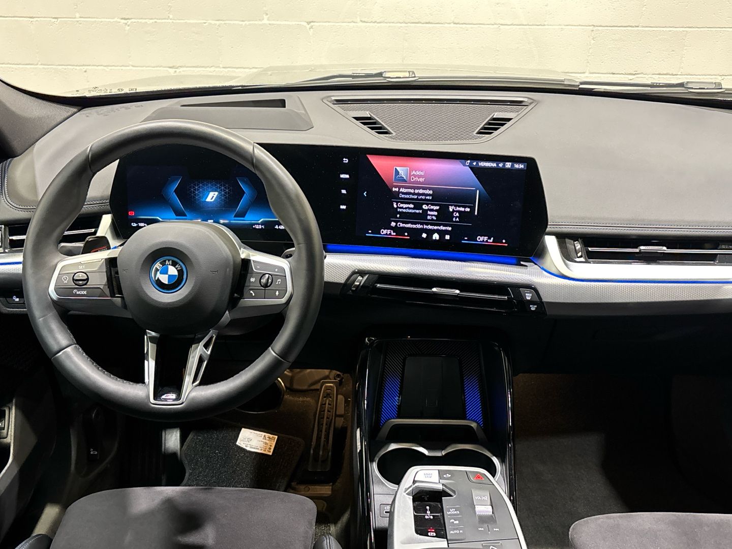 BMW iX1 eDrive20 color Negro. Año 2025. 150KW(204CV). Eléctrico. En concesionario Quadis Munich - Terrassa de Barcelona