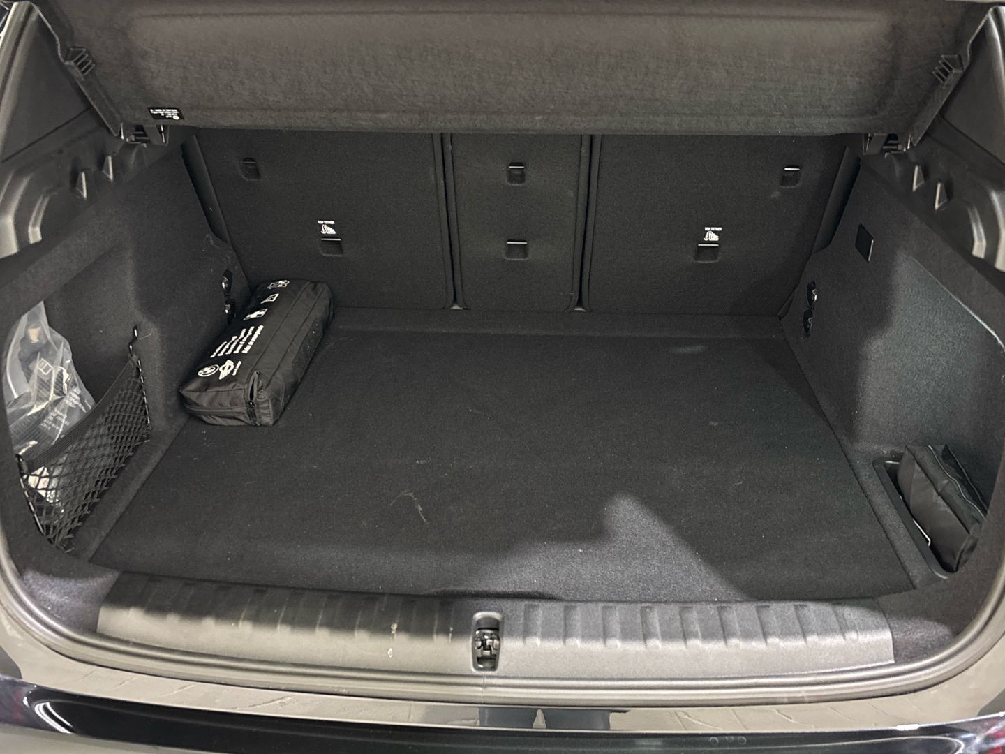 BMW iX1 eDrive20 color Negro. Año 2025. 150KW(204CV). Eléctrico. En concesionario Quadis Munich - Terrassa de Barcelona