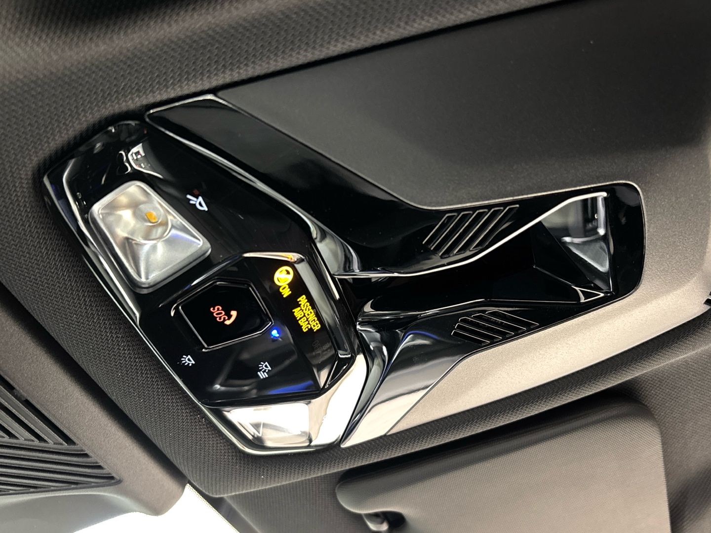 BMW iX1 eDrive20 color Negro. Año 2025. 150KW(204CV). Eléctrico. En concesionario Quadis Munich - Terrassa de Barcelona