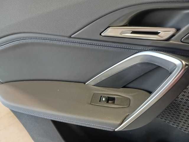 BMW iX1 eDrive20 color Blanco. Año 2025. 150KW(204CV). Eléctrico. En concesionario Quadis Munich (Terrassa) de Barcelona