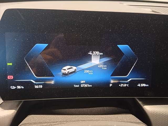 BMW iX1 eDrive20 color Blanco. Año 2025. 150KW(204CV). Eléctrico. En concesionario Quadis Munich (Terrassa) de Barcelona