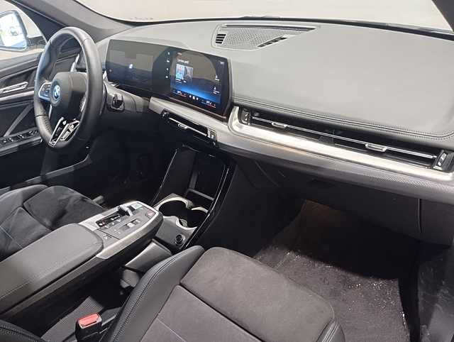 BMW iX1 eDrive20 color Blanco. Año 2025. 150KW(204CV). Eléctrico. En concesionario Quadis Munich (Terrassa) de Barcelona