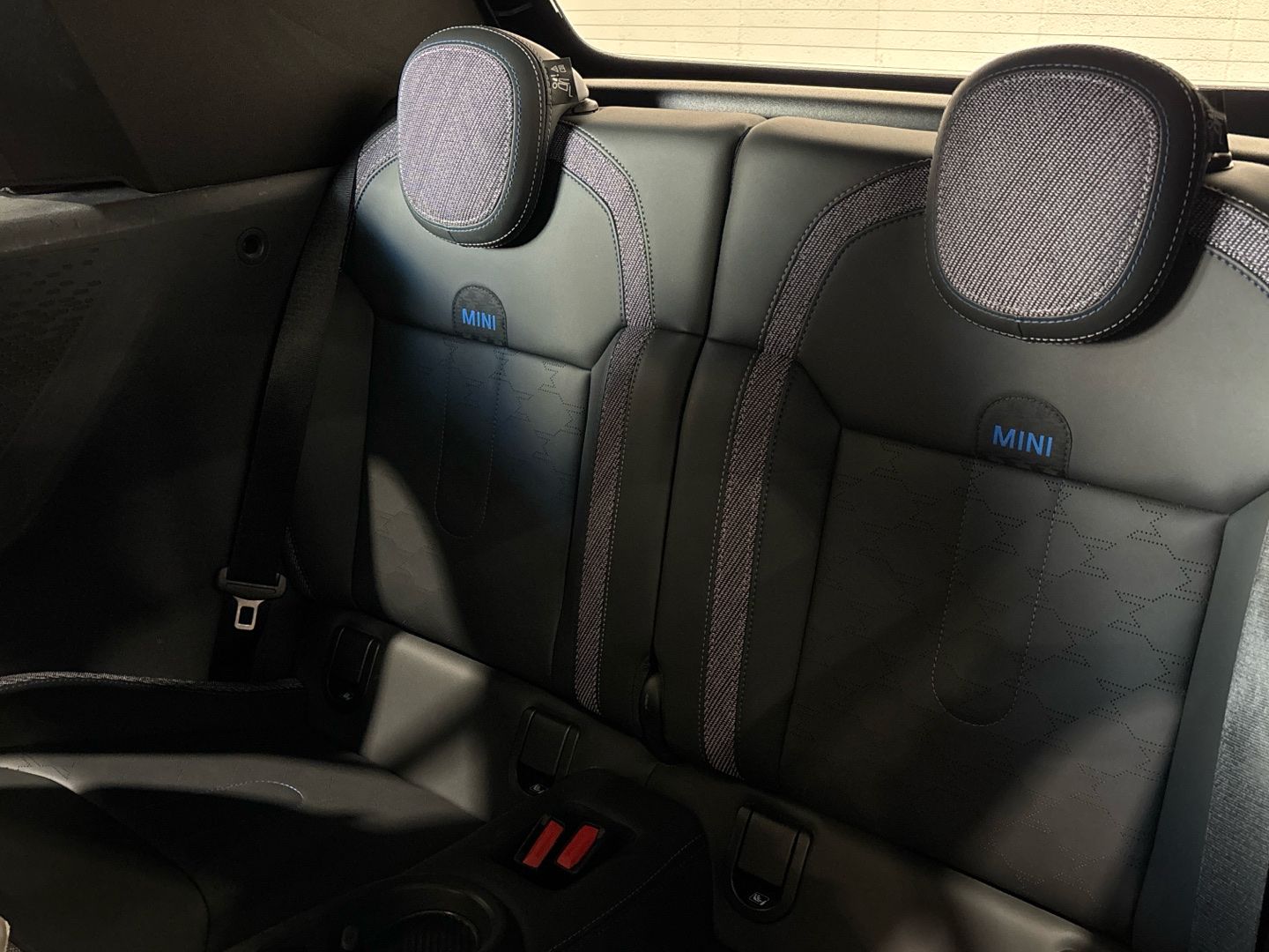 fotoG 10 del MINI MINI Cooper Cabrio C 120 kW (163 CV) 163cv Gasolina del 2025 en Barcelona