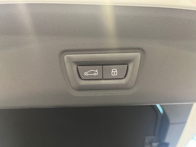 BMW i4 eDrive40 color Blanco. Año 2025. 250KW(340CV). Eléctrico. En concesionario Quadis Munich de Barcelona