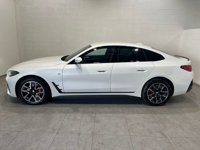 Fotos de BMW i4 eDrive40 color Blanco. Año 2025. 250KW(340CV). Eléctrico. En concesionario Quadis Munich (Manresa) de Barcelona