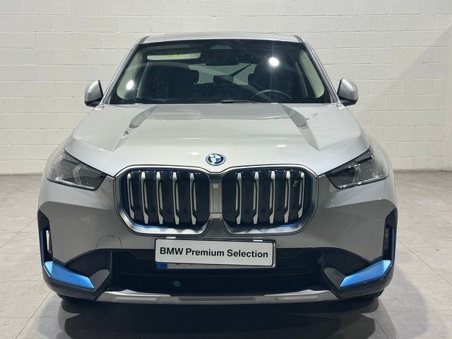 Fotos de BMW iX1 xDrive30 color Gris Plata. Año 2023. 230KW(313CV). Eléctrico. En concesionario Quadis Munich (Terrassa) de Barcelona