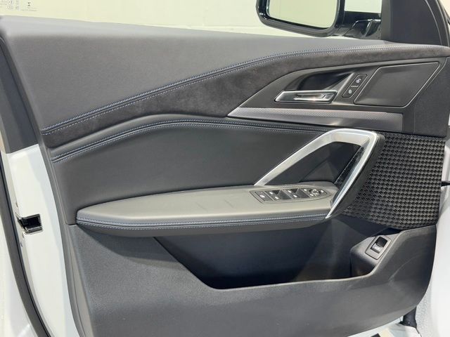 BMW iX2 eDrive20 color Blanco. Año 2024. 150KW(204CV). Eléctrico. En concesionario Quadis Munich (Terrassa) de Barcelona