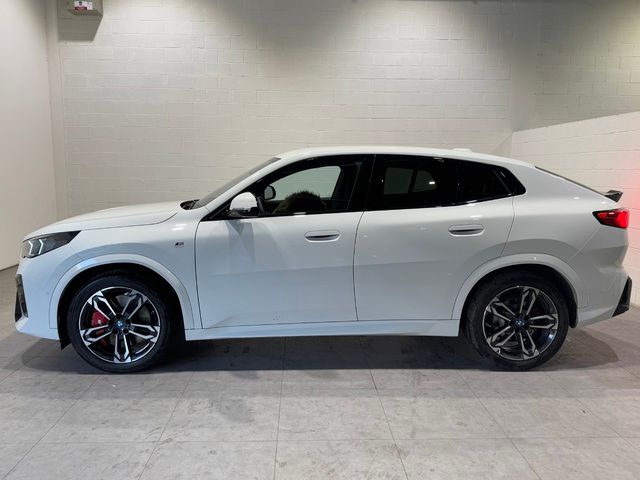 Fotos de BMW iX2 eDrive20 color Blanco. Año 2024. 150KW(204CV). Eléctrico. En concesionario Quadis Munich (Terrassa) de Barcelona