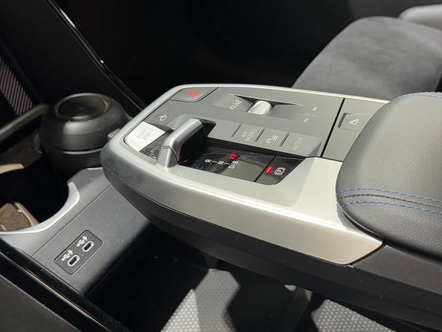 BMW iX2 eDrive20 color Blanco. Año 2024. 150KW(204CV). Eléctrico. En concesionario Quadis Munich (Terrassa) de Barcelona