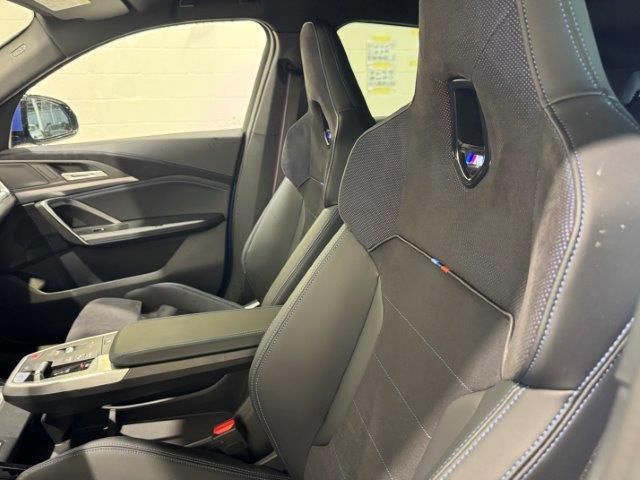 BMW iX2 xDrive30 color Azul. Año 2025. 230KW(313CV). Eléctrico. En concesionario Quadis Munich - Terrassa de Barcelona