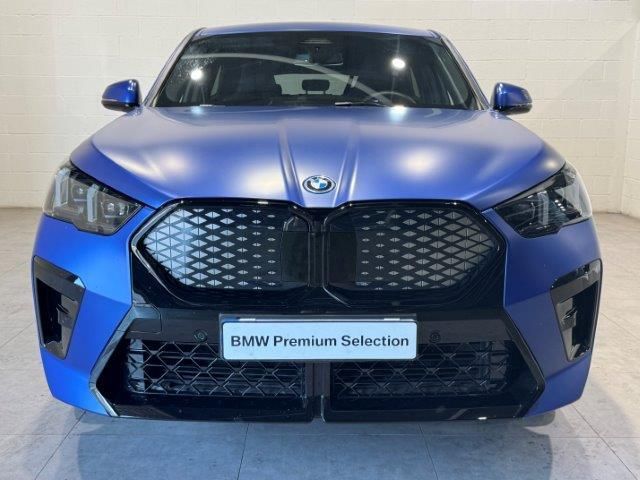 Fotos de BMW iX2 xDrive30 color Azul. Año 2025. 230KW(313CV). Eléctrico. En concesionario Quadis Munich (Manresa) de Barcelona