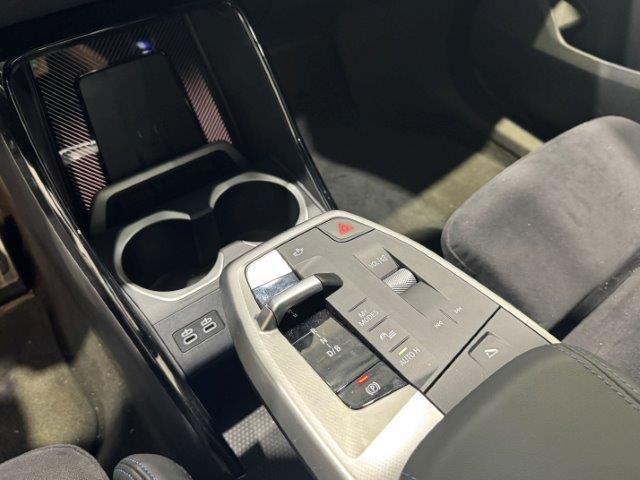 BMW iX2 xDrive30 color Azul. Año 2025. 230KW(313CV). Eléctrico. En concesionario Quadis Munich - Terrassa de Barcelona