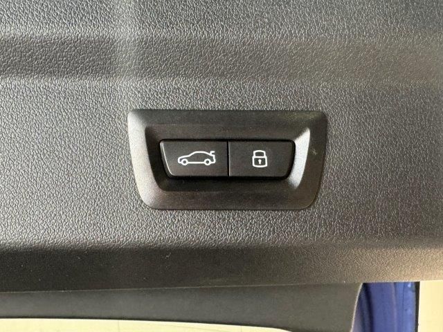 BMW iX2 xDrive30 color Azul. Año 2025. 230KW(313CV). Eléctrico. En concesionario Quadis Munich - Terrassa de Barcelona